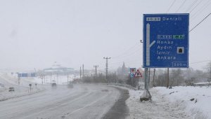 Denizli'de yüksek kesimlerde kar yağışı etkili oldu