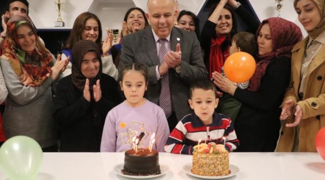 Denizli'de yurtta kalan depremzede Yaren ile Ömer'e doğum günü