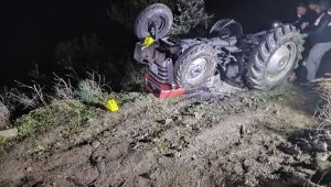 Devrilip, alev alan traktörün altında kalan çiftçi öldü