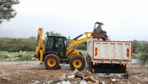 Didim'de moloz temizleme çalışması yapıldı