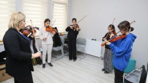 Edremit'te çocuklar için piyano ve keman kursu