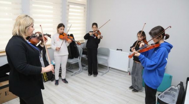 Edremit'te çocuklar için piyano ve keman kursu