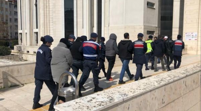 Edremit'te göçmen kaçakçılarına operasyon; 6 gözaltı