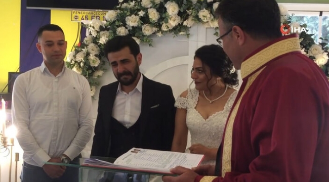 Enkazdan kurtardı, nikah şahidi oldu