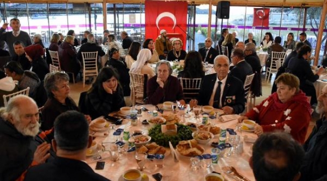 Foça'da şehit ve gazi yakınları iftarda bir araya geldi