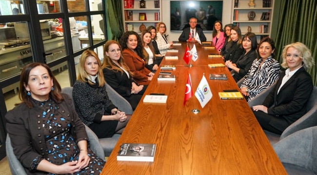 Gaziemir'de 8 Mart buluşması! Başkan kadın yöneticileri ağırladı