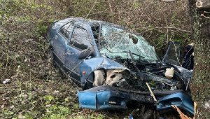 Gönen'de otomobil ağaca çarptı, 2 kişi öldü