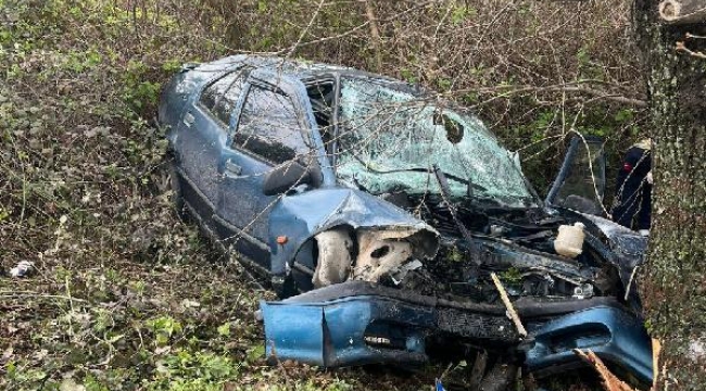 Gönen'de otomobil ağaca çarptı, 2 kişi öldü