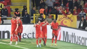 Göztepe evinde Pendik'le berabere kaldı