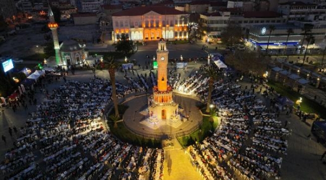 İzmir Büyükşehir Belediyesi 4 ilde 25 bin kişilik iftar sofrası kurdu