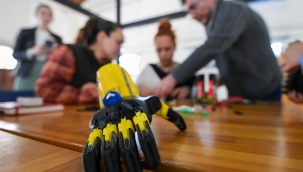 İzmir'de robot el üretildi