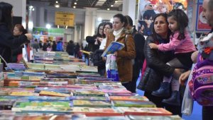 İzmir Kitap Fuarı, 300 yayınevi ile açıldı