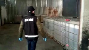 İzmir'de 20 ton karışımlı akaryakıt ele geçirildi