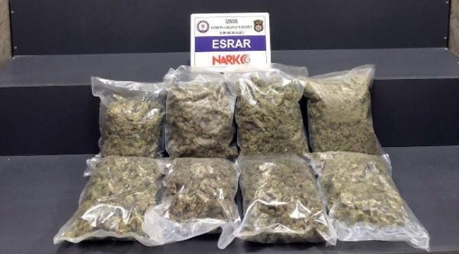 İzmir'de 4 kilo esrar ele geçirildi, 2 tutuklama