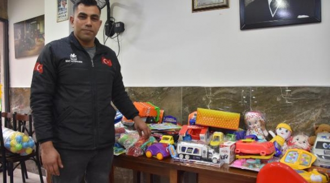İzmir'de cezaevinde kalan çocuklara oyuncak