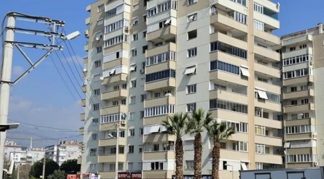 İzmir'de çürük binanın yıkımı, yargı kararıyla durdu