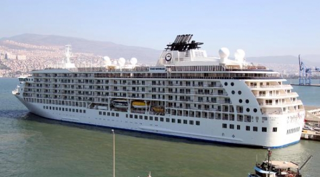 İzmir'e, yılın ilk kruvaziyer gemisi geldi