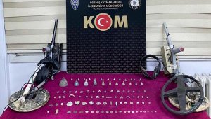 İzmir'in iki ilçesinde 92 parça tarihi eser ele geçti