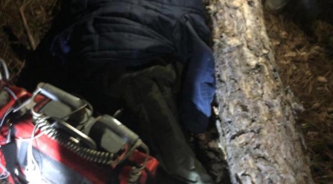 Kestiği ağacın altında kalarak hayatını kaybetti