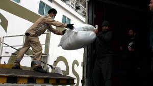 Kruvaziyer, sadece yolcu değil deprem bölgesine yardım da getirdi