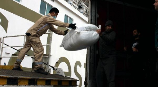 Kruvaziyer, sadece yolcu değil deprem bölgesine yardım da getirdi