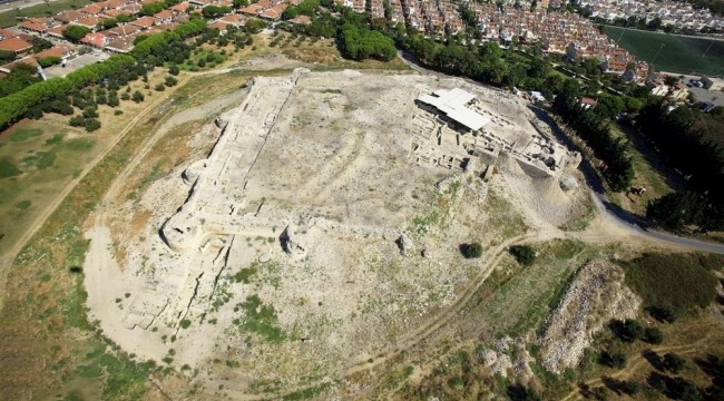Kuşadası Belediyesi, Kadıkalesi'ndeki arkeolojik kazıya destek veriyor