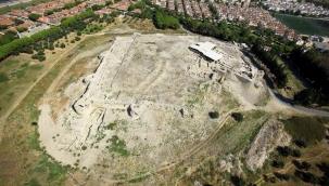 Kuşadası Belediyesi, Kadıkalesi'ndeki arkeolojik kazıya destek veriyor