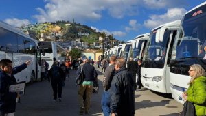 Kuşadası'na gemiyle ABD'li 1.997 turist geldi! Çarşı hareketlendi