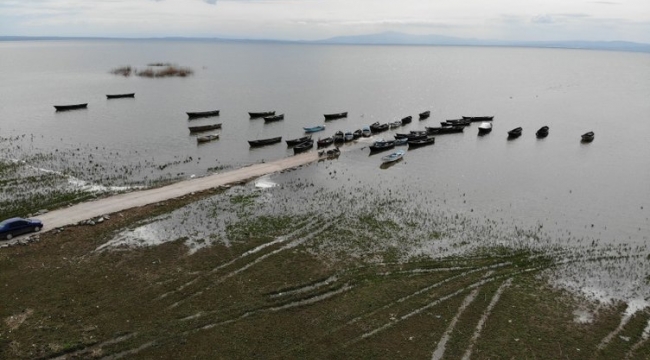 Kuşgölü'nde sular 50 metre çekildi