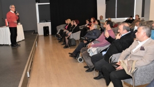 Madde bağımlılığı ile mücadelenin yolları Bornova'da anlatıldı