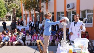 Marmaris'te çocuklar eğlenceli bilimle tanıştı