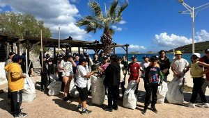 Öğrenciler, kıyı temizliği yaptı