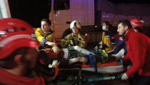 Otomobil ile kamyon çarpıştı; 1 ölü, 2 yaralı