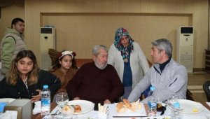 Sahurda depremzedelerle bir araya geldiler