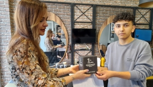 Seferihisar Belediyesi'nden berberlere tıraş bıçağı atık kutusu