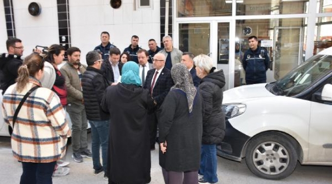 Şehzadelerde taşıyıcı kolonu kesilen bina mühürlendi