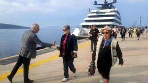 Sezonun ilk kruvaziyeri geldi! Zengin turistler Bodrum'da