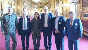 Teröristlere madalya veren Fransızlara tepki