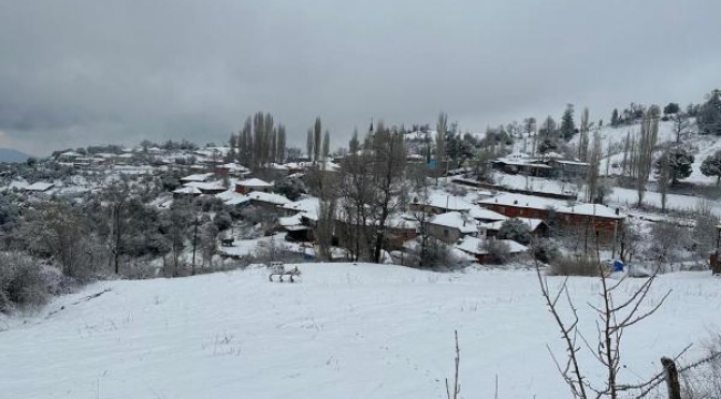 Turgutlu'da kar yağışı etkili oldu; Dağmarmara'da eğitime 1 gün ara