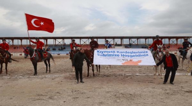 Uşak'ta ciritler depremzedeler için atıldı