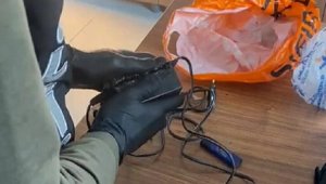 Uyuşturucuyu şarj aletinin içine gizledi, yakalandı