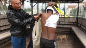 Yunan askerleri sırtından bıçakladı