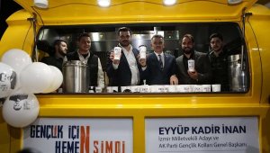 AK Partili İnan seçim çalışmalarını Karşıyaka ve Bergama'da sürdürdü