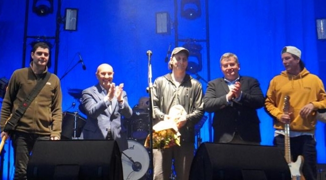 Çeşme meydanı doldurdu! Alaçatı Ot Festivali'nde Duman izdihamı