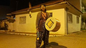 Aydınlılar sahura 'Davulcu Teyze' ile uyanıyor