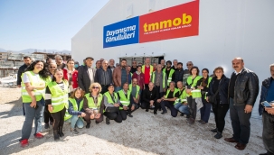 Başkan Soyer, Hatay'da İzmir Dayanışma Gönüllüleri'yle buluştu