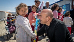 Bayram hediyelerinizi depremzedelere verin