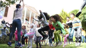 Bornova'da depremzede çocuklar için moral etkinliğinde eğlendi