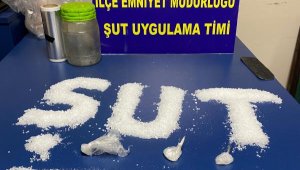 Bornova'da uyuşturucu tacirine ŞUT baskını