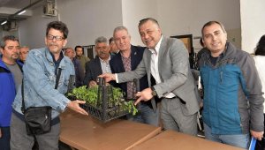 Bornova'da vatandaşa 400 bin fide